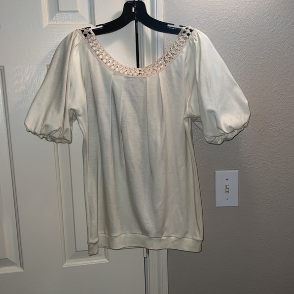 Ivory colored top with decorative neckline - Picture 7 of 8